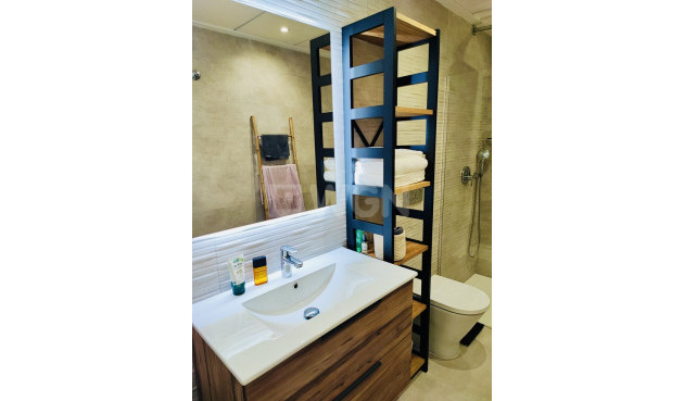 Odsprzedaż - Mieszkanie w bloku - Torrevieja - Costa Blanca