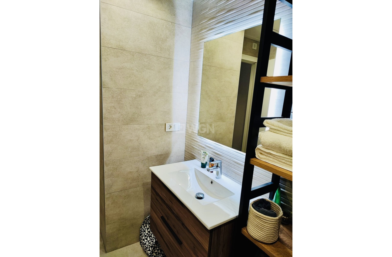 Odsprzedaż - Mieszkanie w bloku - Torrevieja - Costa Blanca