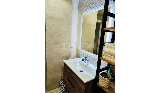 Odsprzedaż - Mieszkanie w bloku - Torrevieja - Costa Blanca