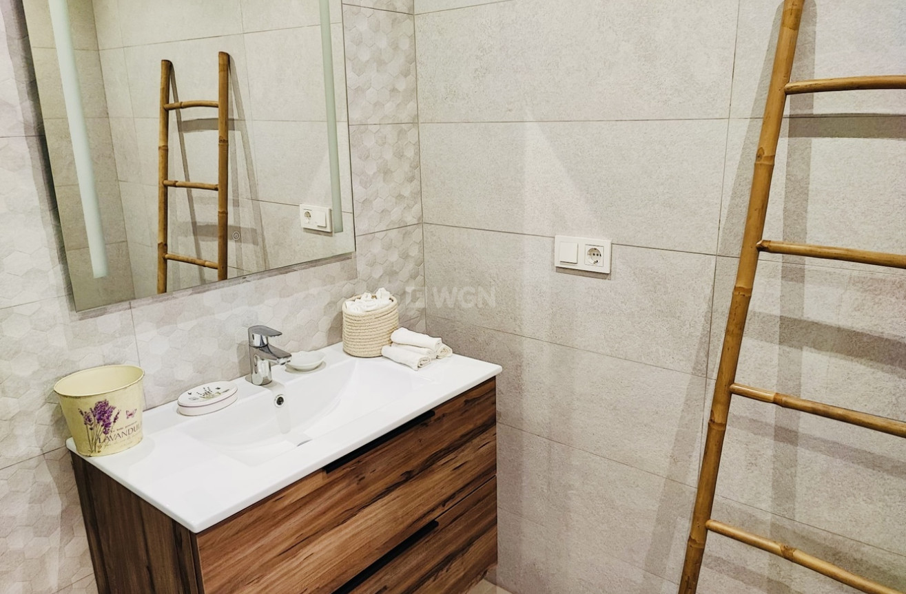 Odsprzedaż - Mieszkanie w bloku - Torrevieja - Costa Blanca