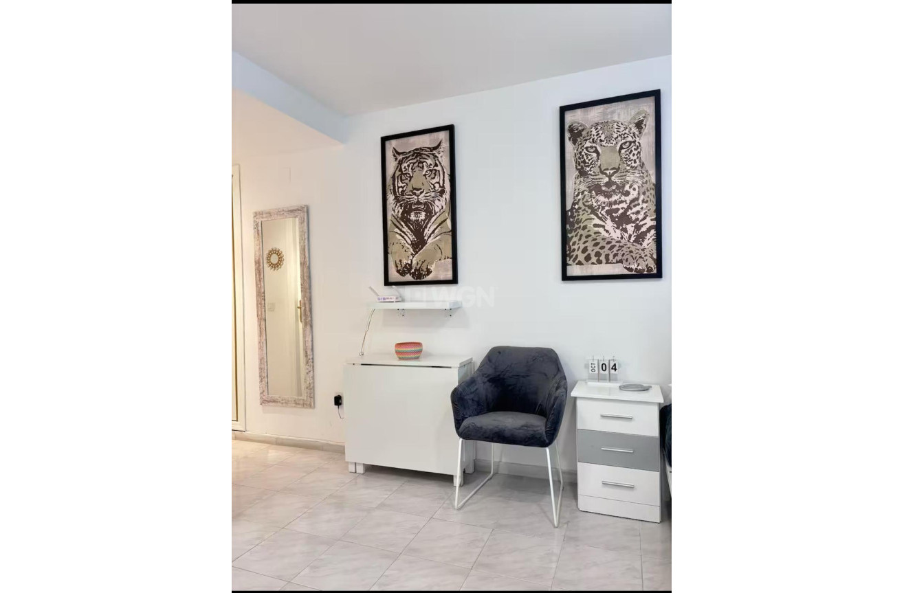 Odsprzedaż - Mieszkanie w bloku - Torrevieja - Centro