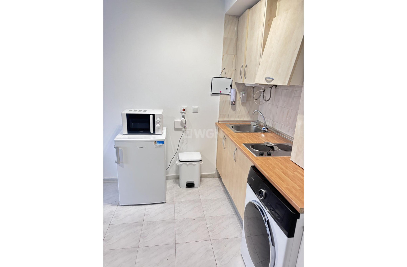 Odsprzedaż - Mieszkanie w bloku - Torrevieja - Centro