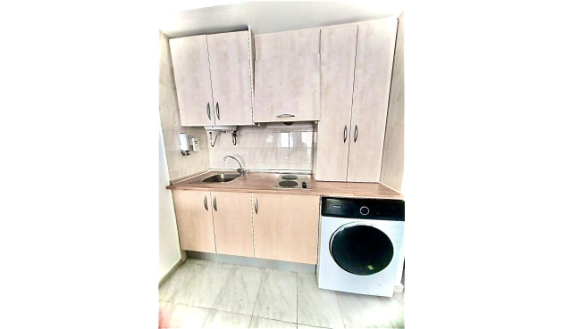 Odsprzedaż - Mieszkanie w bloku - Torrevieja - Centro