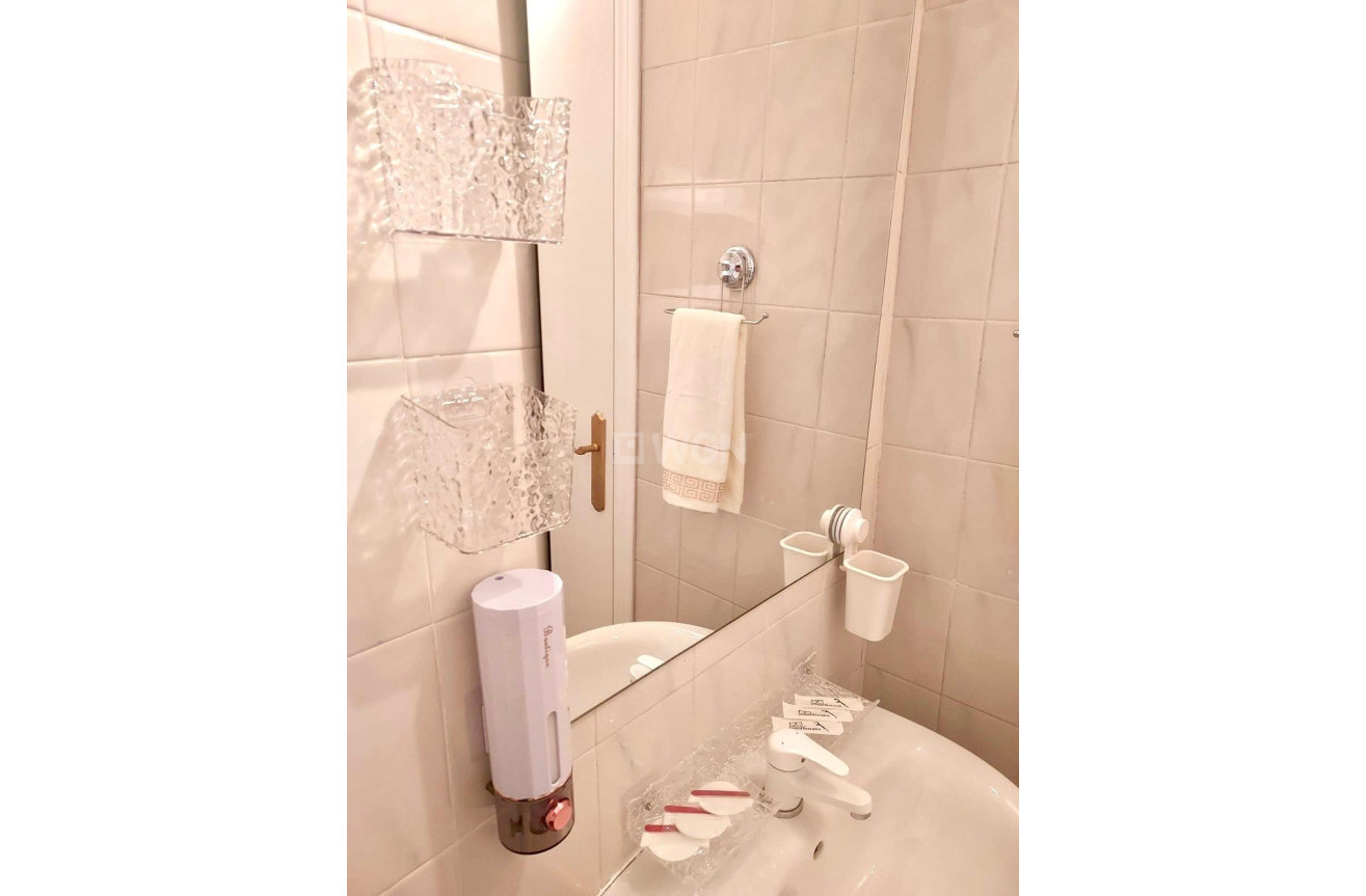 Odsprzedaż - Mieszkanie w bloku - Torrevieja - Centro