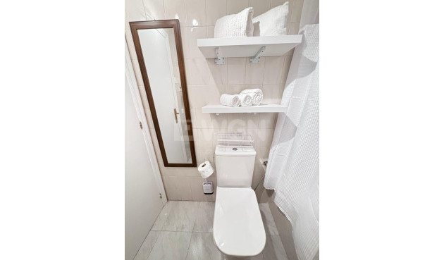 Odsprzedaż - Mieszkanie w bloku - Torrevieja - Centro