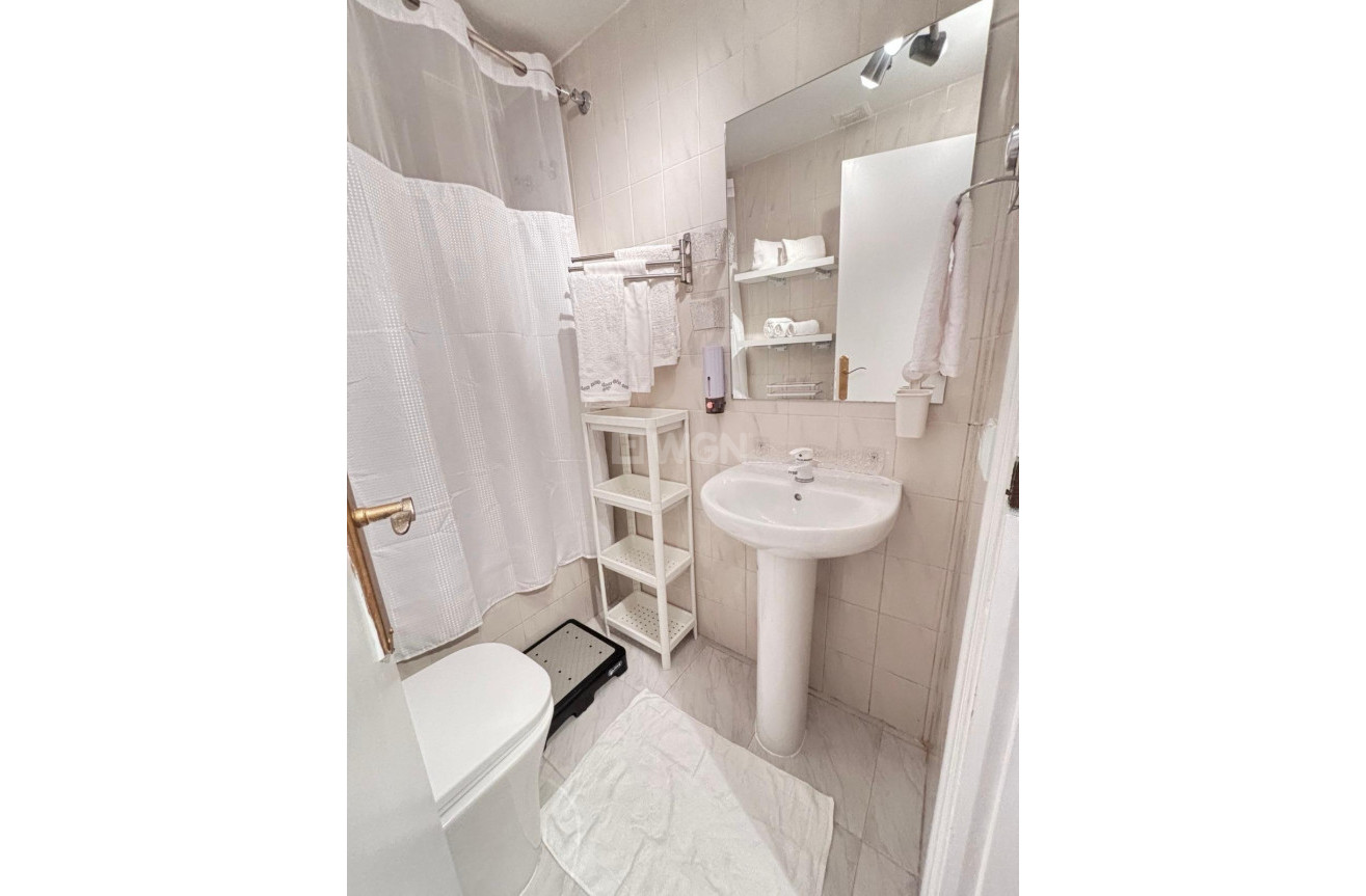 Odsprzedaż - Mieszkanie w bloku - Torrevieja - Centro