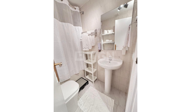 Odsprzedaż - Mieszkanie w bloku - Torrevieja - Centro