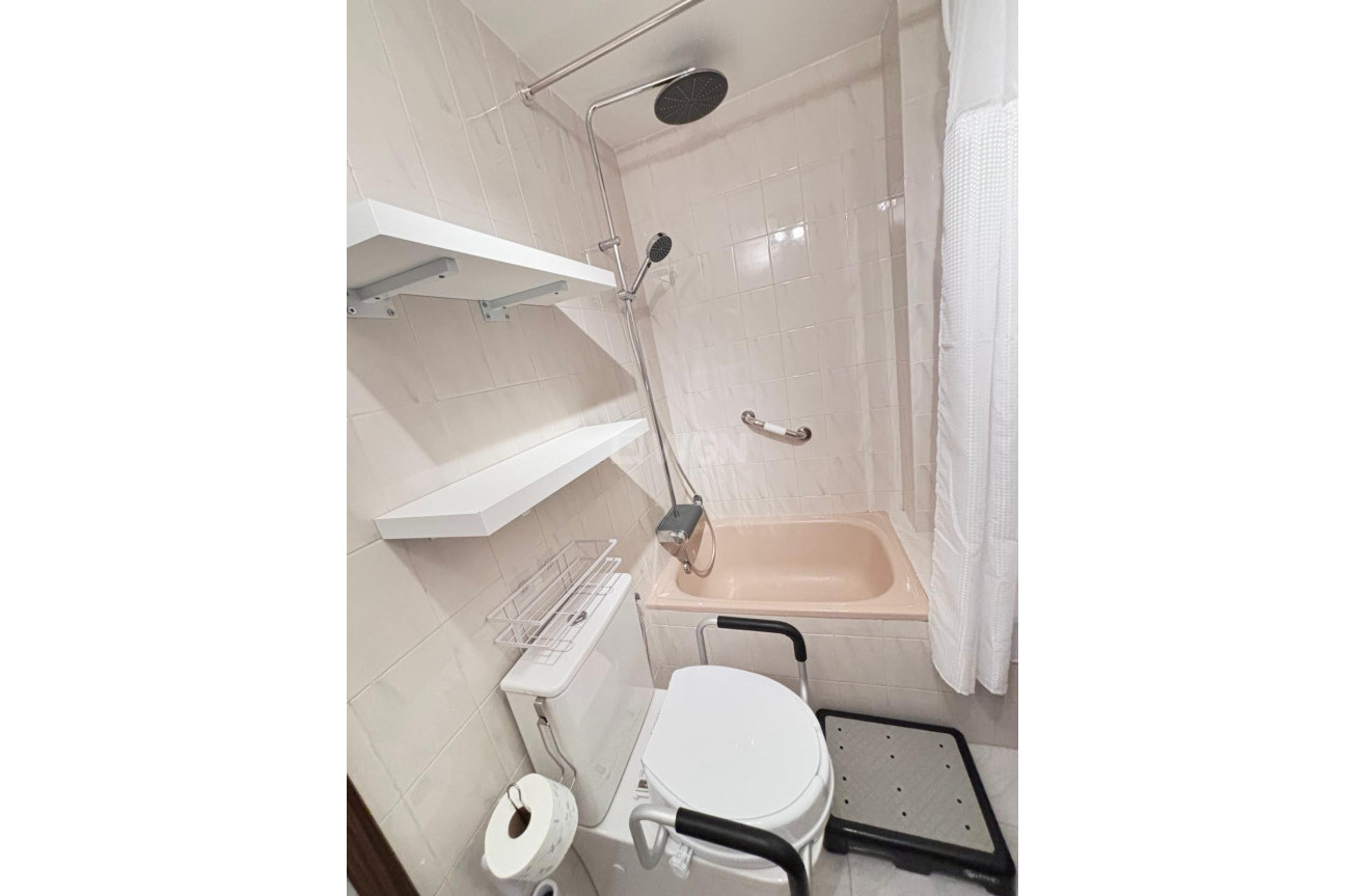 Odsprzedaż - Mieszkanie w bloku - Torrevieja - Centro