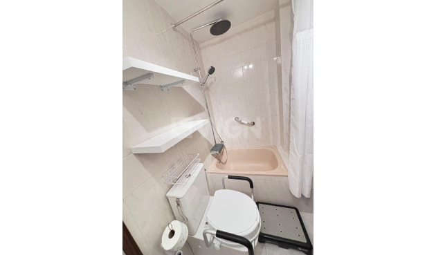 Odsprzedaż - Mieszkanie w bloku - Torrevieja - Centro