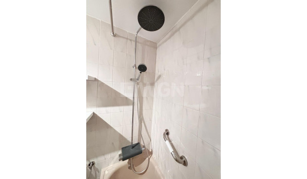 Odsprzedaż - Mieszkanie w bloku - Torrevieja - Centro