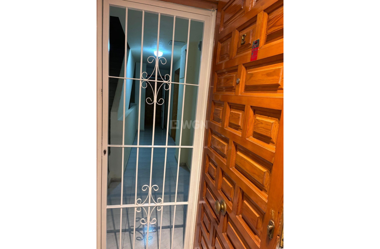 Odsprzedaż - Mieszkanie w bloku - Torrevieja - Centro