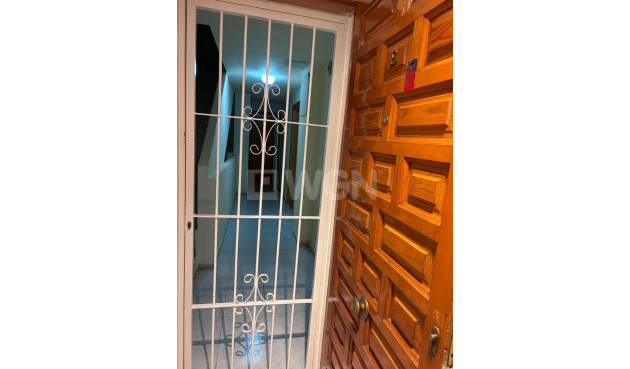 Odsprzedaż - Mieszkanie w bloku - Torrevieja - Centro