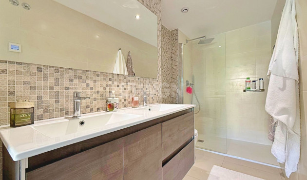 Odsprzedaż - Mieszkanie w bloku - Torrevieja - Costa Blanca