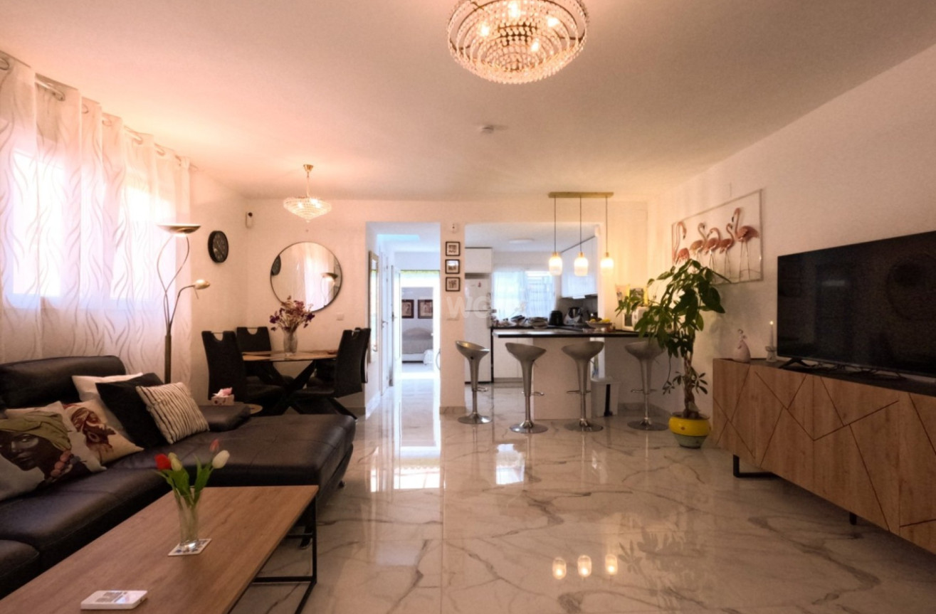 Odsprzedaż - Kamienica - Torrevieja - Costa Blanca