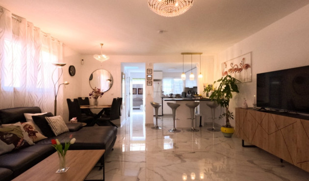 Odsprzedaż - Kamienica - Torrevieja - Costa Blanca