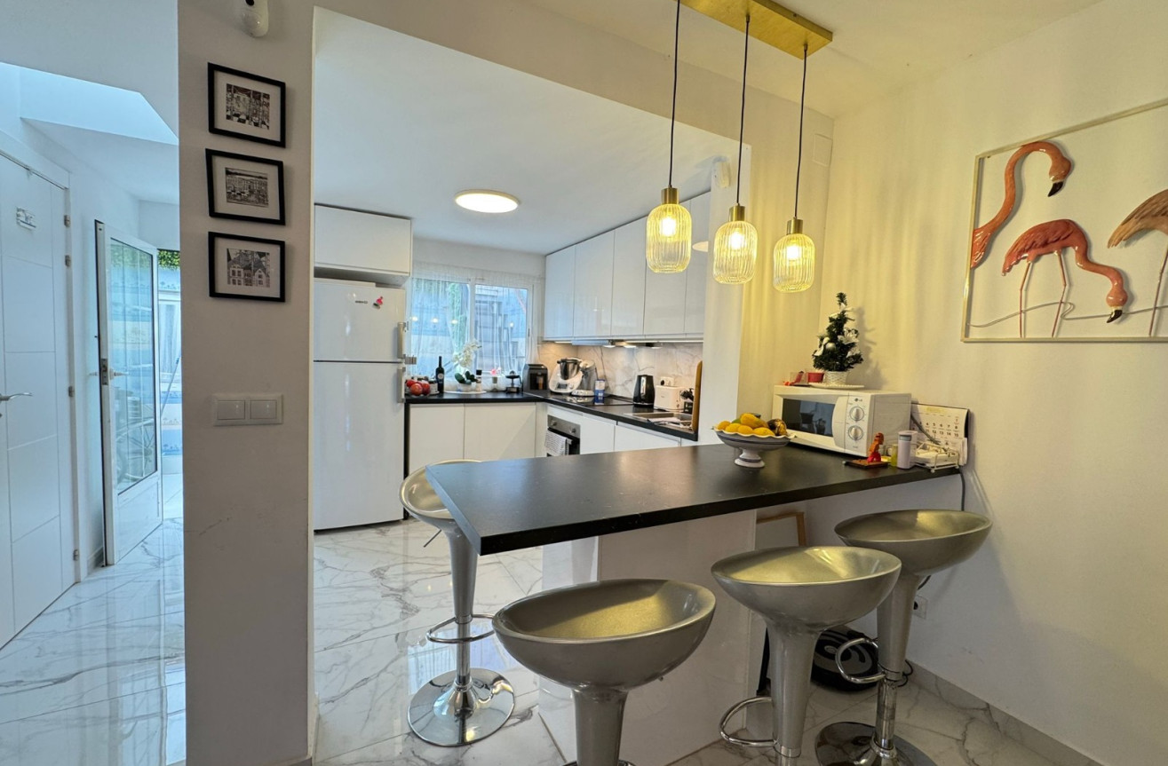 Odsprzedaż - Kamienica - Torrevieja - Costa Blanca