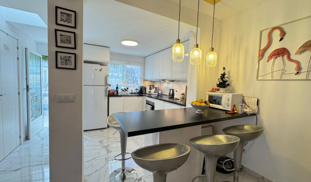 Odsprzedaż - Kamienica - Torrevieja - Costa Blanca