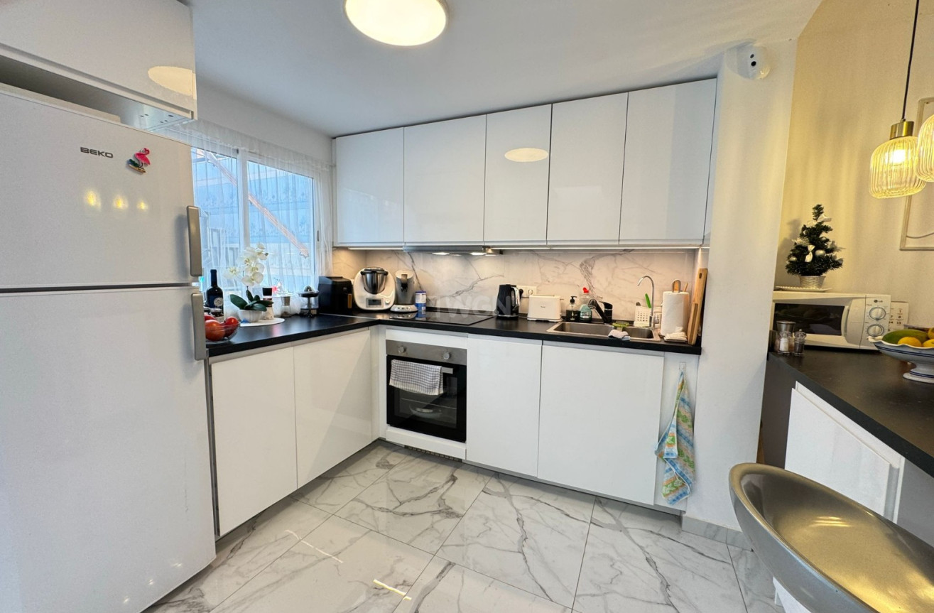 Odsprzedaż - Kamienica - Torrevieja - Costa Blanca