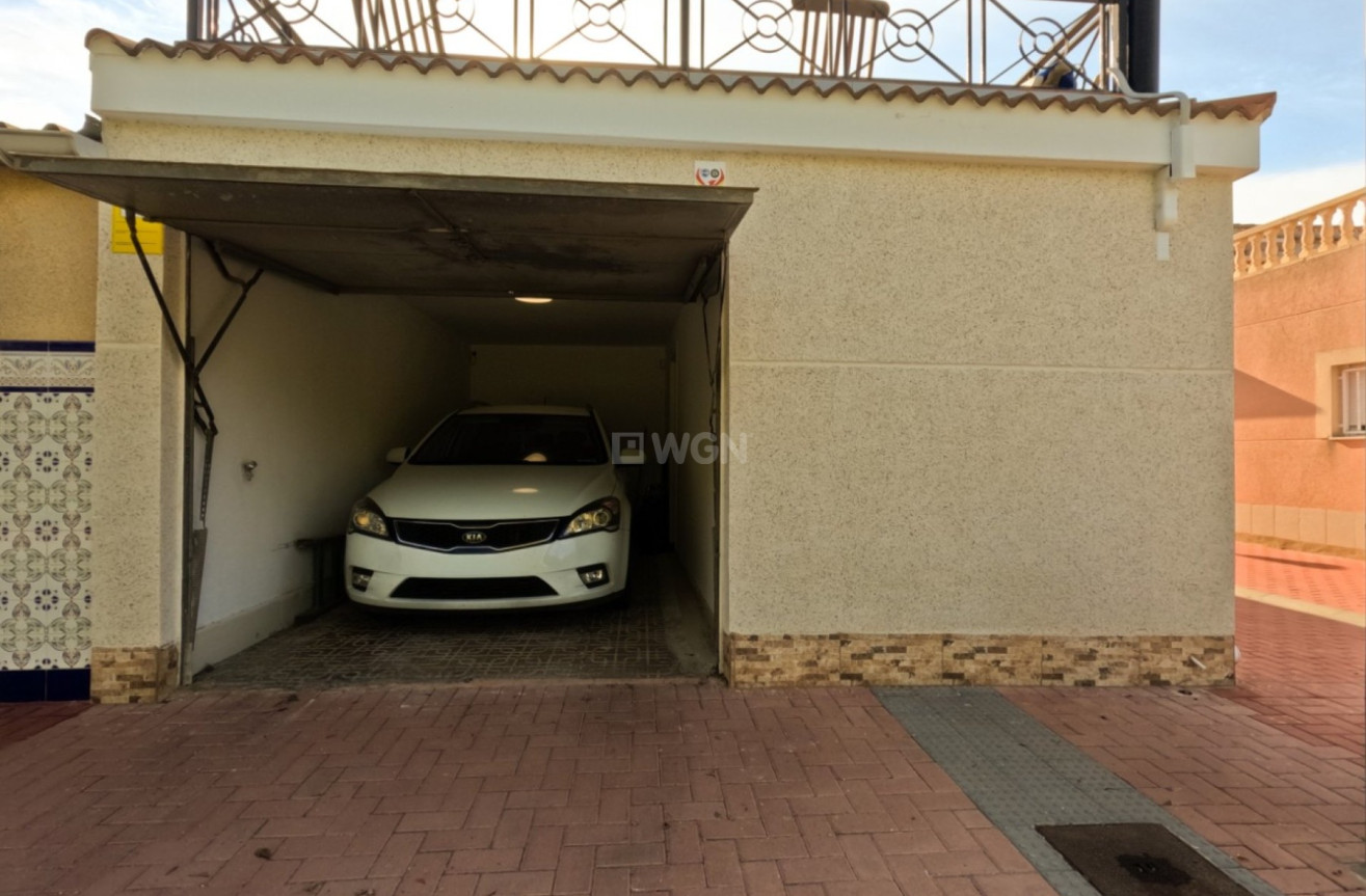 Odsprzedaż - Kamienica - Torrevieja - Costa Blanca