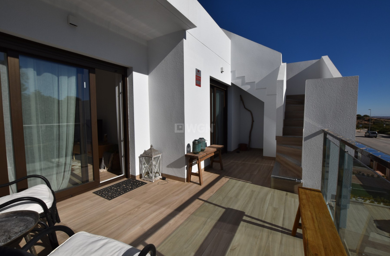 Odsprzedaż - Mieszkanie w bloku - Vistabella Golf Entre Naranjos - Inland