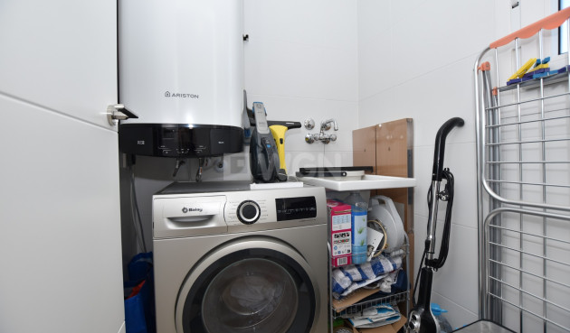 Odsprzedaż - Mieszkanie w bloku - Vistabella Golf Entre Naranjos - Inland