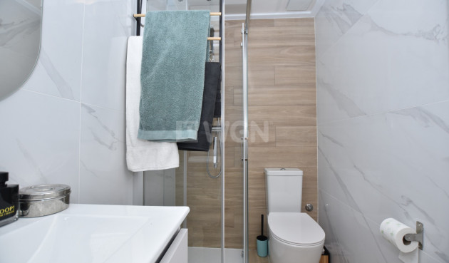 Odsprzedaż - Mieszkanie w bloku - Vistabella Golf Entre Naranjos - Inland