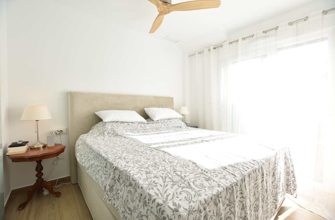 Odsprzedaż - Mieszkanie w bloku - Vistabella Golf Entre Naranjos - Inland