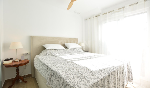 Odsprzedaż - Mieszkanie w bloku - Vistabella Golf Entre Naranjos - Inland