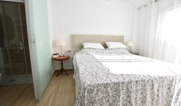 Odsprzedaż - Mieszkanie w bloku - Vistabella Golf Entre Naranjos - Inland