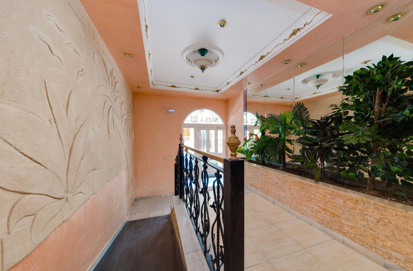 Odsprzedaż - Mieszkanie w bloku - Torrevieja - Playa del Cura