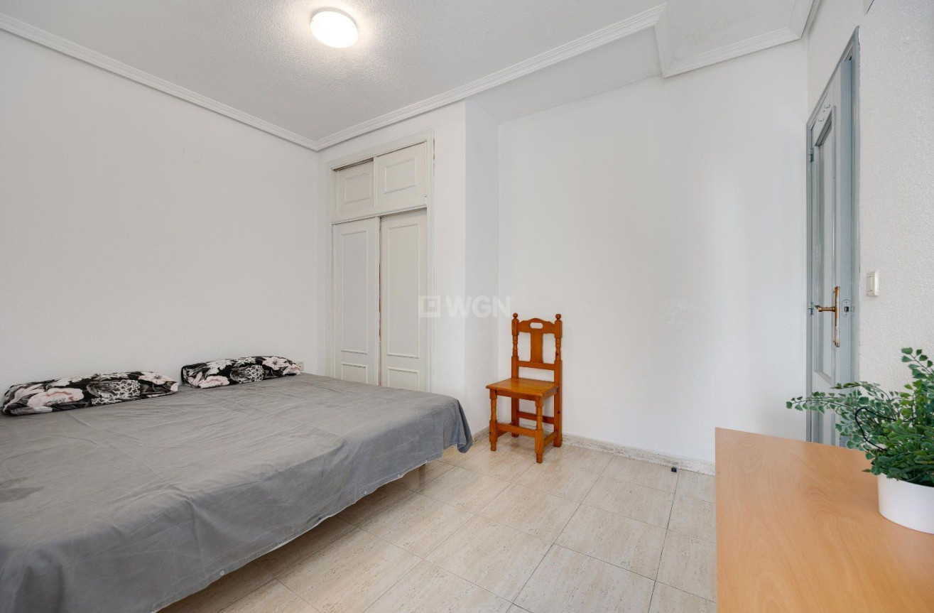 Odsprzedaż - Mieszkanie w bloku - Torrevieja - Playa del Cura