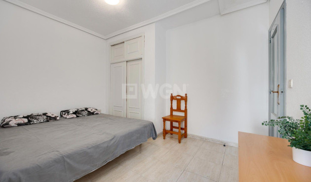 Odsprzedaż - Mieszkanie w bloku - Torrevieja - Playa del Cura
