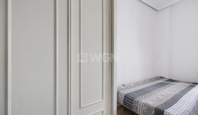 Odsprzedaż - Mieszkanie w bloku - Torrevieja - Playa del Cura