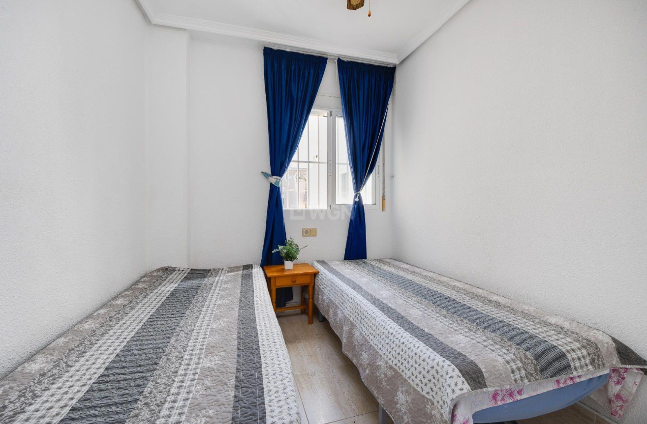 Odsprzedaż - Mieszkanie w bloku - Torrevieja - Playa del Cura