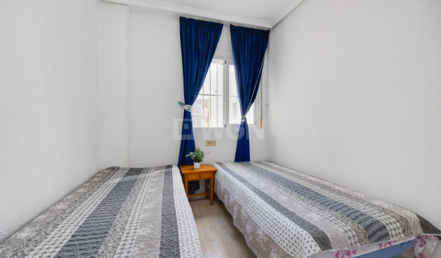 Odsprzedaż - Mieszkanie w bloku - Torrevieja - Playa del Cura