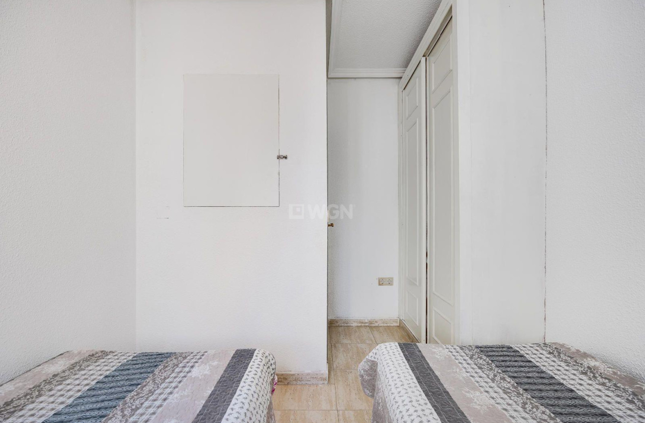 Odsprzedaż - Mieszkanie w bloku - Torrevieja - Playa del Cura