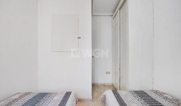 Odsprzedaż - Mieszkanie w bloku - Torrevieja - Playa del Cura
