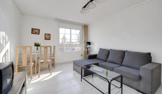 Odsprzedaż - Mieszkanie w bloku - Torrevieja - Centro