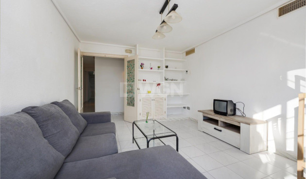 Odsprzedaż - Mieszkanie w bloku - Torrevieja - Centro