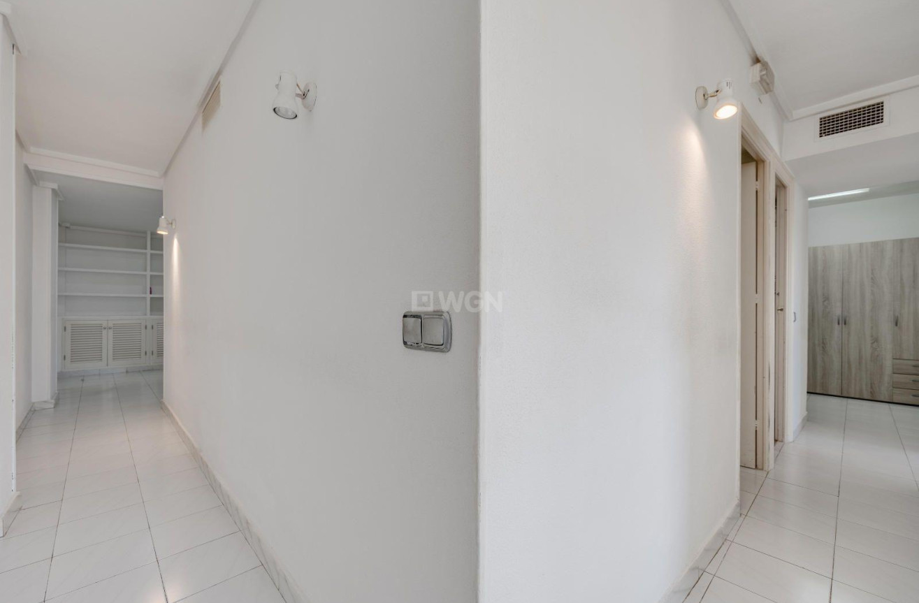 Odsprzedaż - Mieszkanie w bloku - Torrevieja - Centro