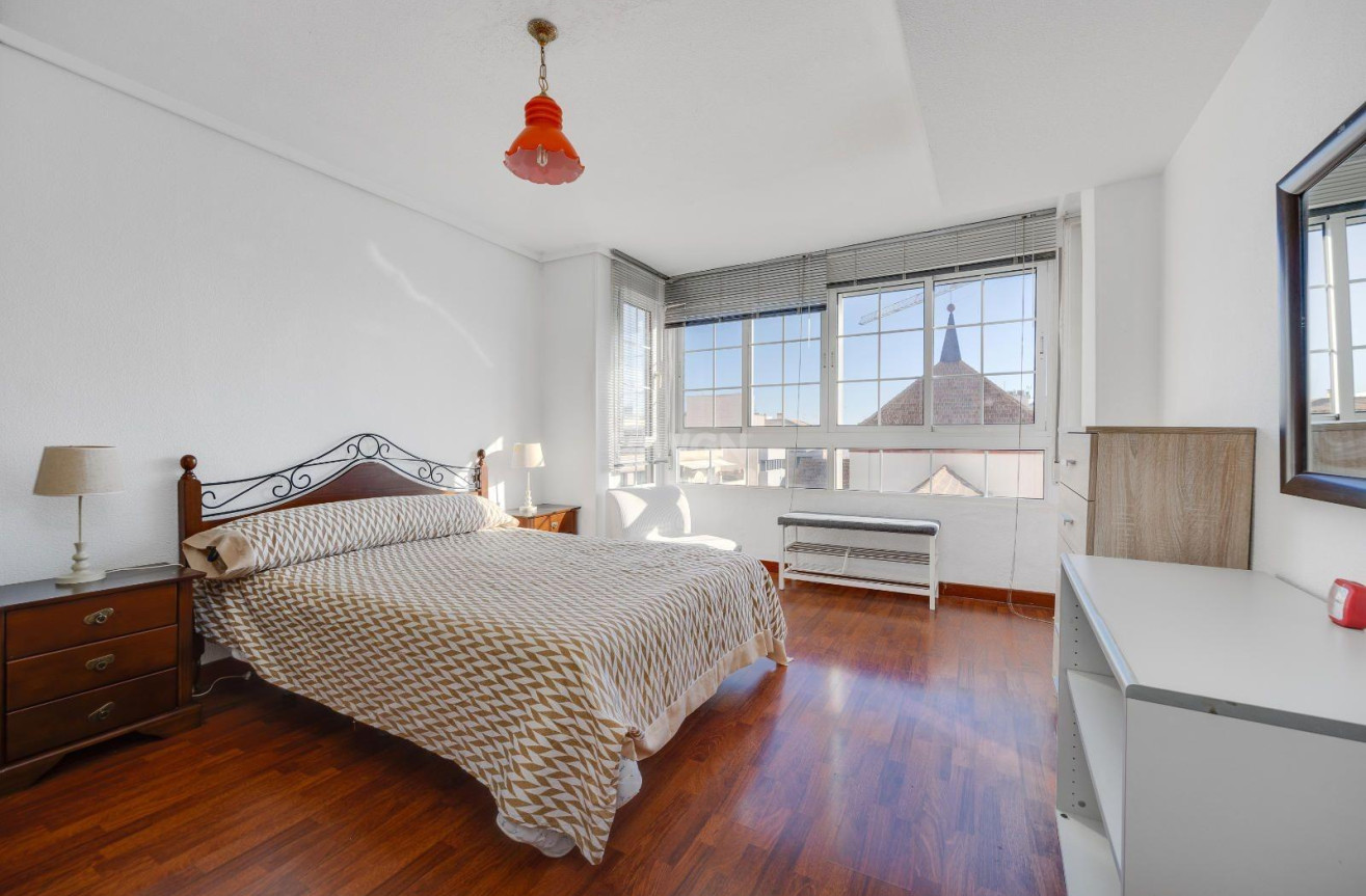 Odsprzedaż - Mieszkanie w bloku - Torrevieja - Centro