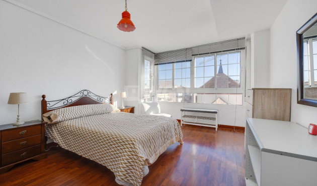 Odsprzedaż - Mieszkanie w bloku - Torrevieja - Centro