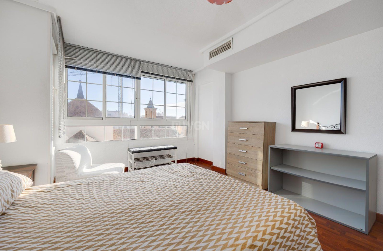 Odsprzedaż - Mieszkanie w bloku - Torrevieja - Centro