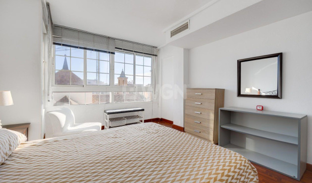 Odsprzedaż - Mieszkanie w bloku - Torrevieja - Centro