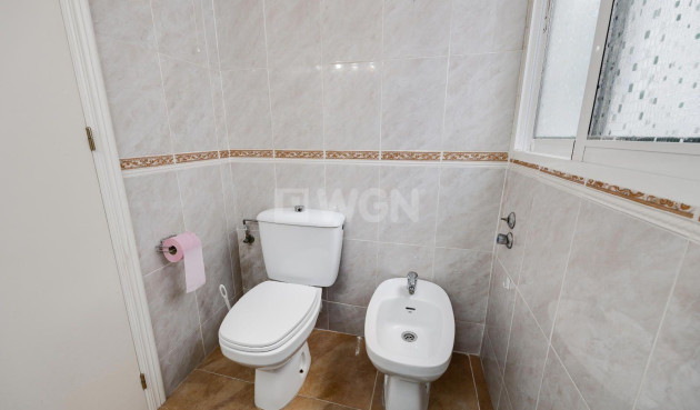 Odsprzedaż - Mieszkanie w bloku - Torrevieja - Centro