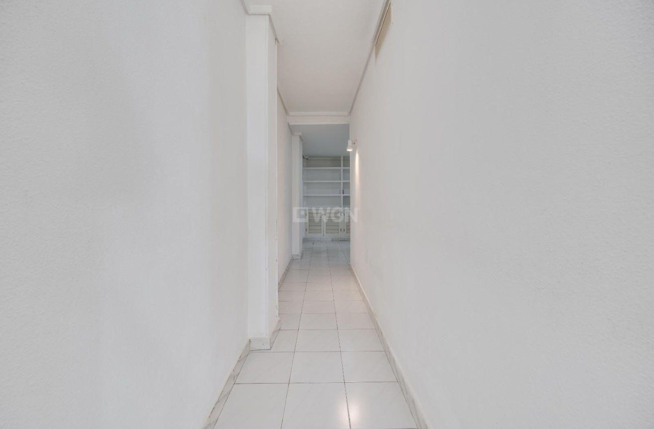 Odsprzedaż - Mieszkanie w bloku - Torrevieja - Centro