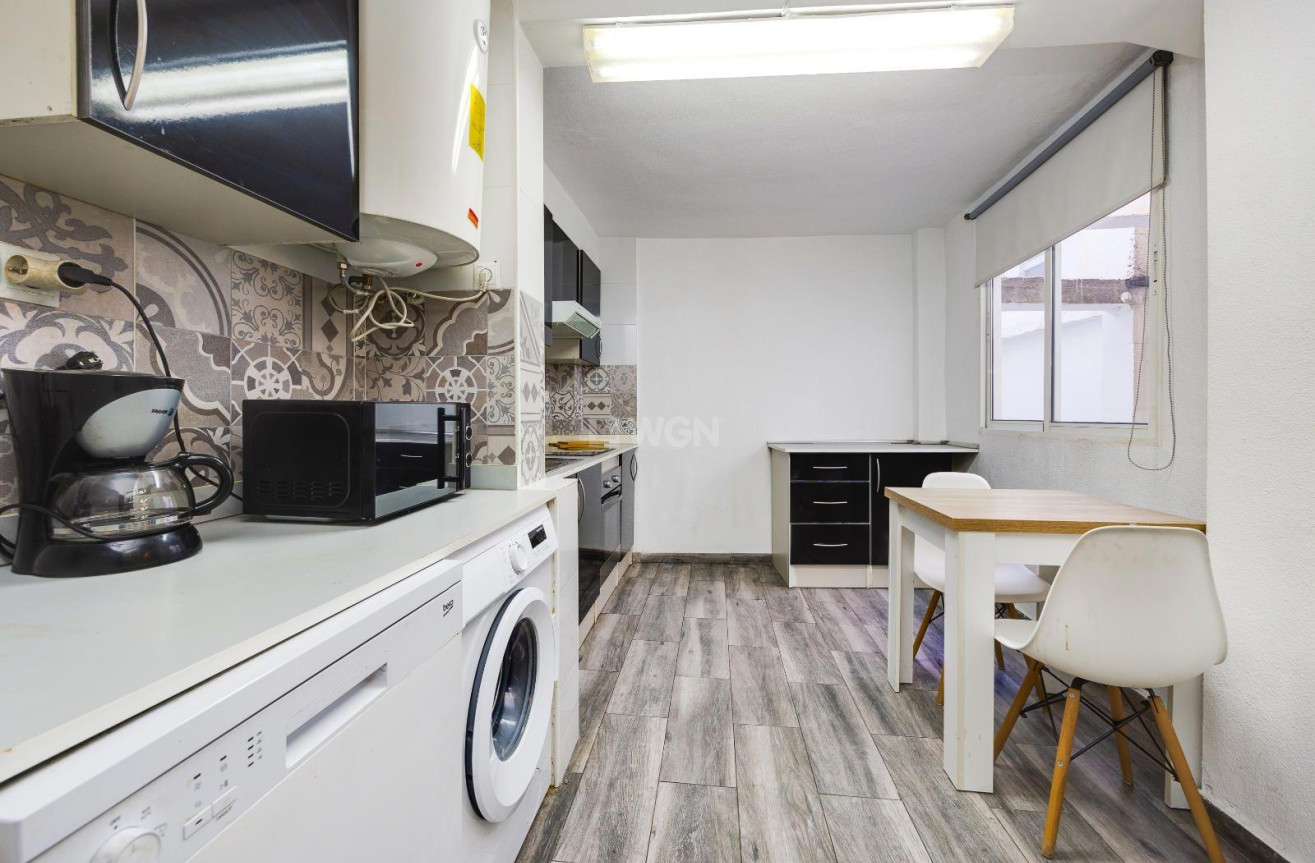 Odsprzedaż - Mieszkanie w bloku - Torrevieja - Centro