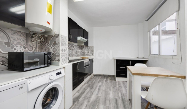 Odsprzedaż - Mieszkanie w bloku - Torrevieja - Centro