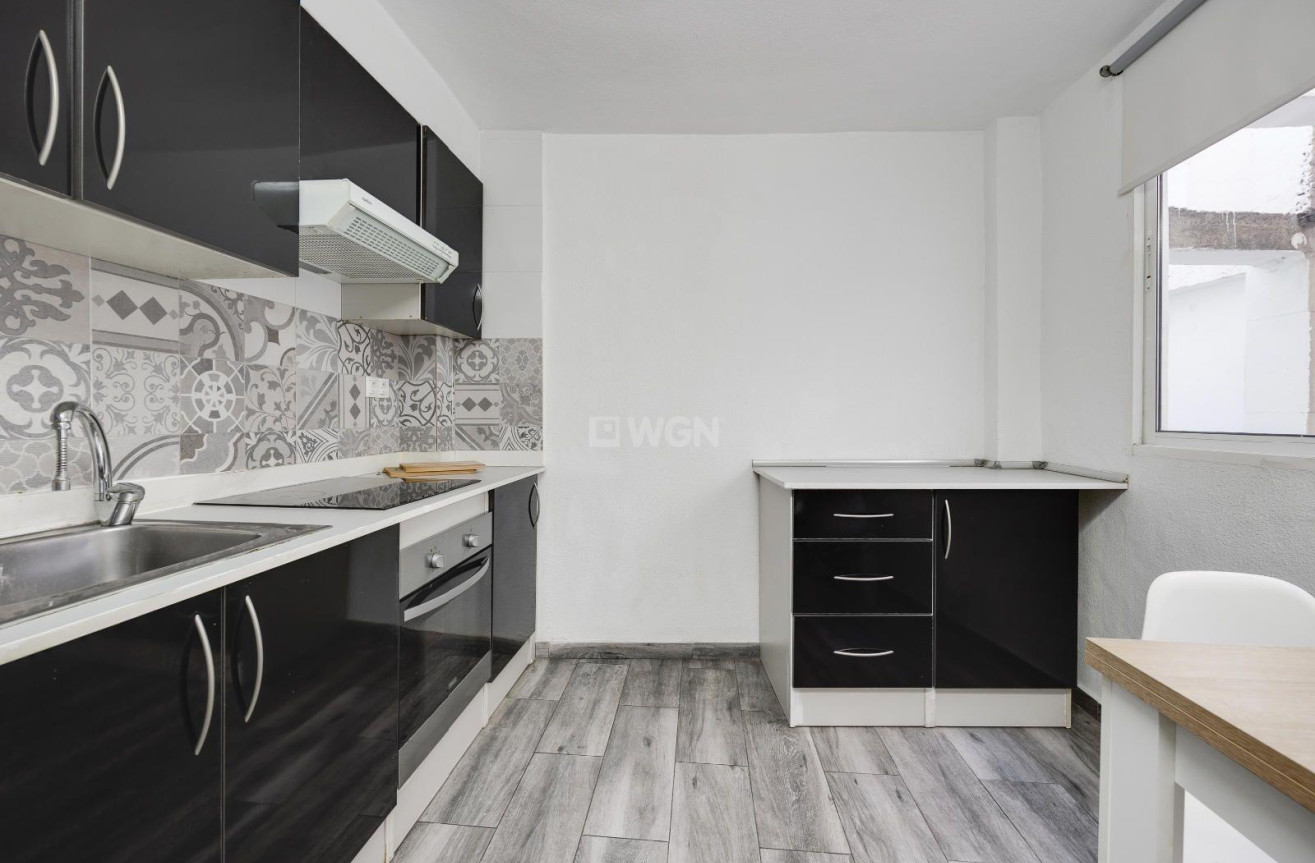 Odsprzedaż - Mieszkanie w bloku - Torrevieja - Centro