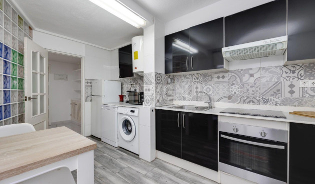 Odsprzedaż - Mieszkanie w bloku - Torrevieja - Centro